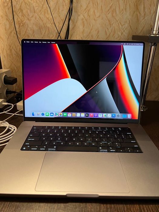 MacBook Pro 16” M1 Pro 16gb ram/500gb ssd
