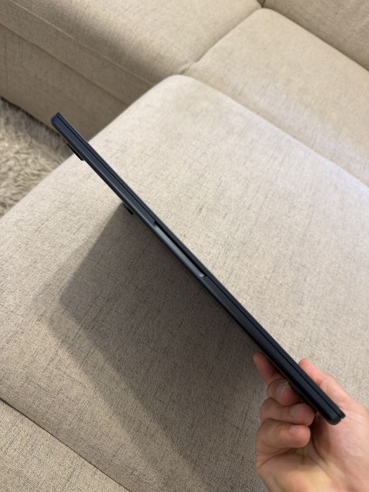 MacBook Air 13" 2026 cu procesor Apple M5, 16GB RAM, 512GB SSD, midnight, NOU (2 cicluri), garantie iulie 2027