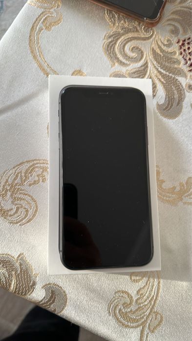Продам Iphone 11