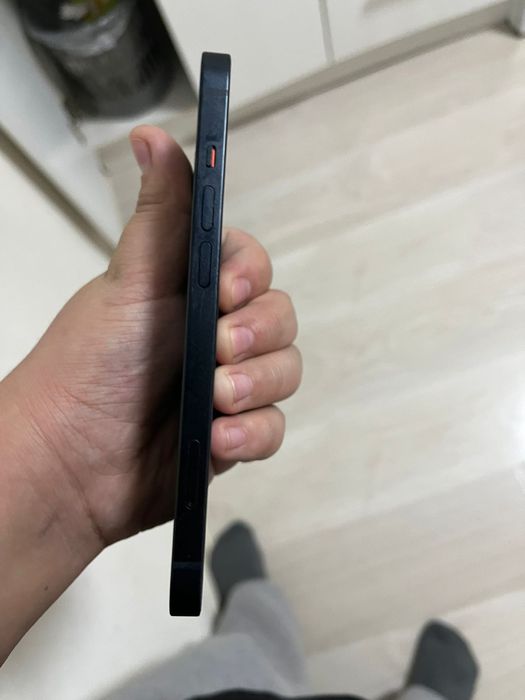 Продам айфон 13 б/у