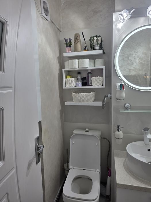 Apartament 3 camere Malu   Rosu semimobilat  urgent