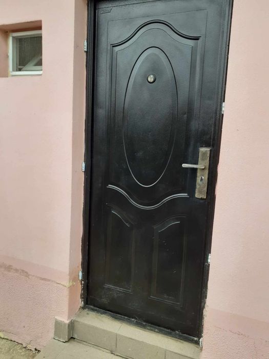 Închiriez garsoniera
