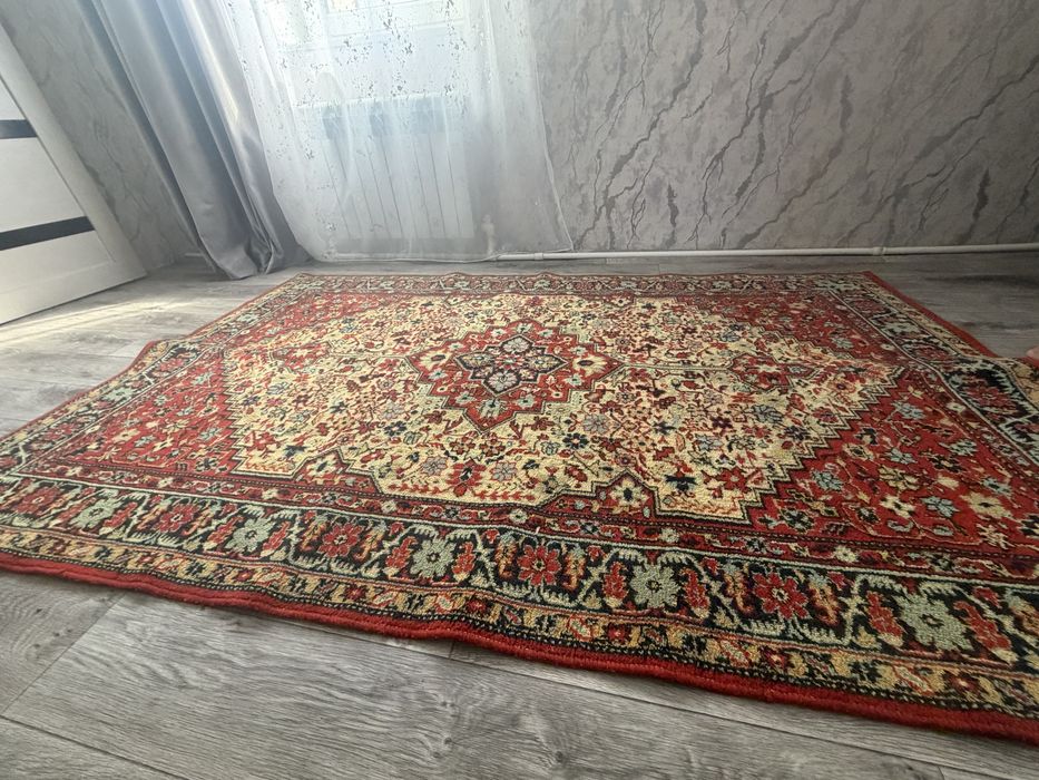 Продам натуральный ковер недорого