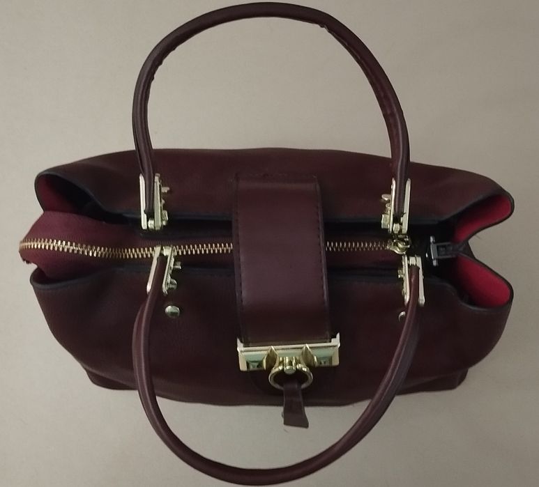 Качественная сумка с прочными ручками