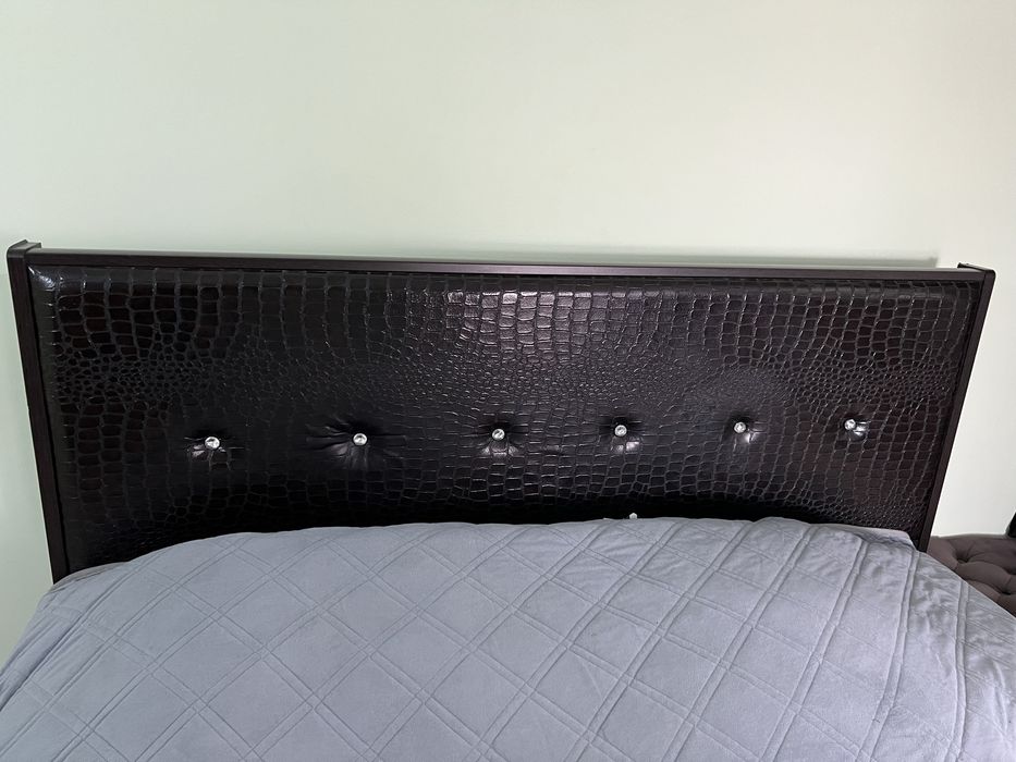 Кровать двуспальная 160x200