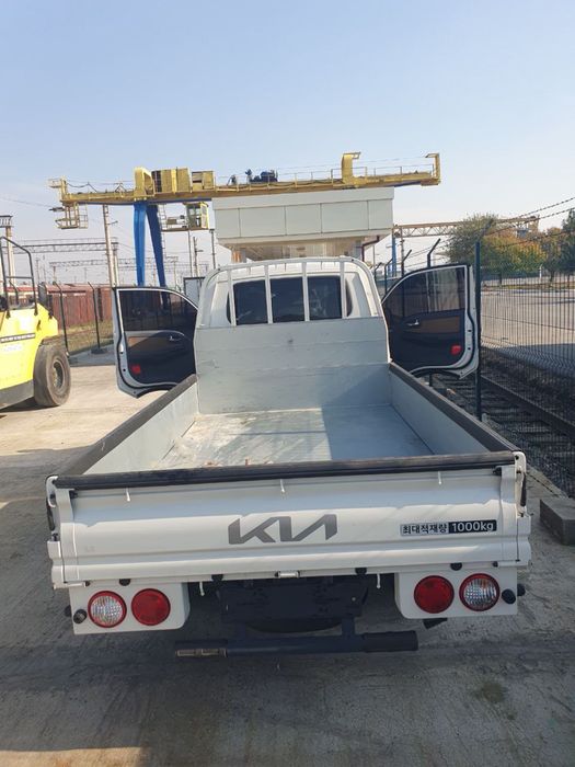 KIA Bongo 3 polniy ful 2024 yili nalichida 7000 probek