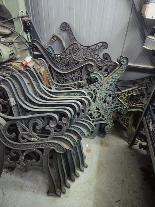 Bănci din fontă din secXVIII, în stil victorian, recondiționate,stejar