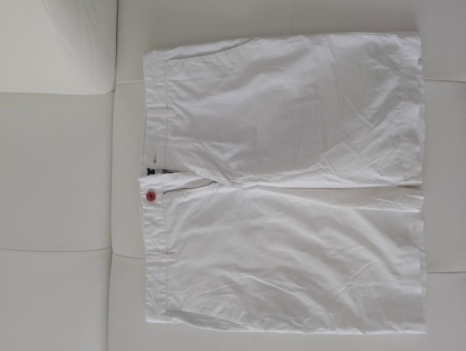 Vând bermude bărbătești ,C &A,produs de calitate,ca și noi.