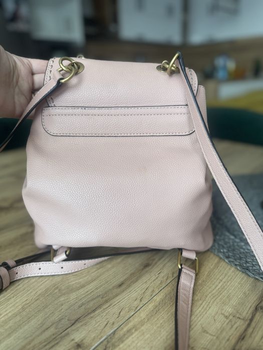 Дамска раница  Guess