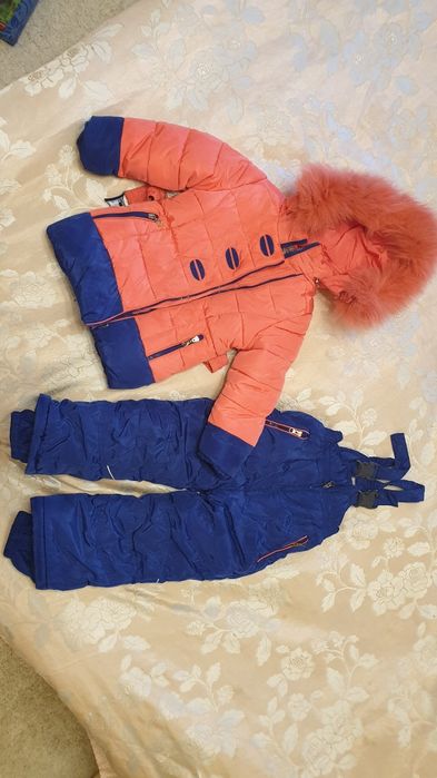 Продам  зимний комбинезон для девочки  2- 4 лет