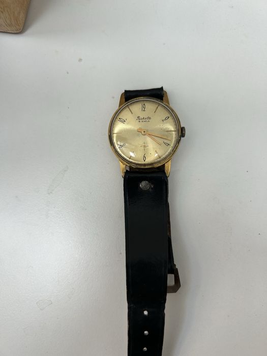 Vând ceasurii  de mânǎ Raketa
