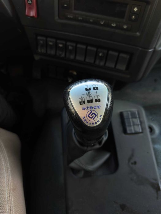 Sinotruk HOWO-V5X Avtofurgon Sotiladi yangi