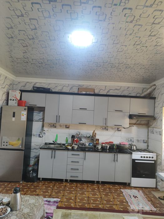 Uy sotiladi  5ta xonasi bor