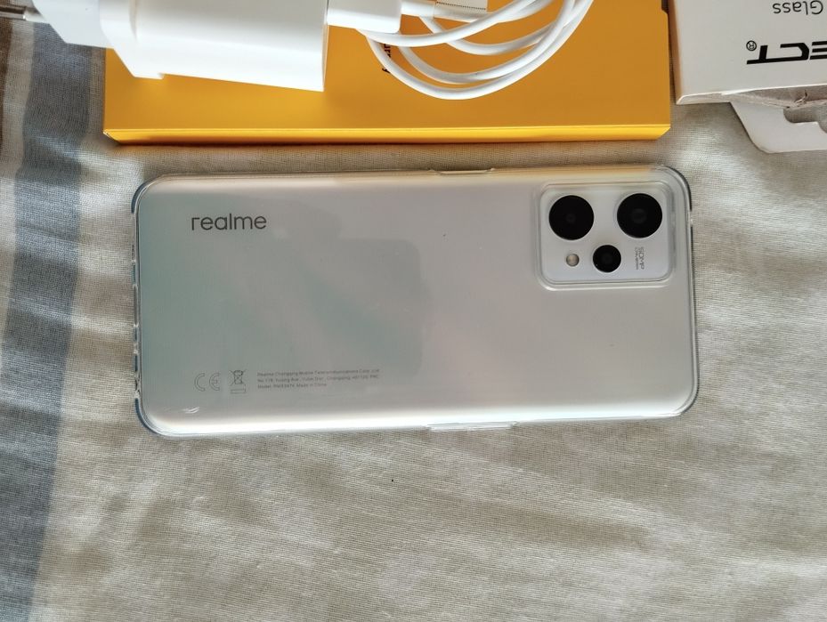 Realme 9. 5G Телефона е в перфектно състояние.