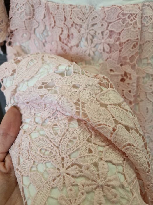 Уникална дантелена рокля за повод