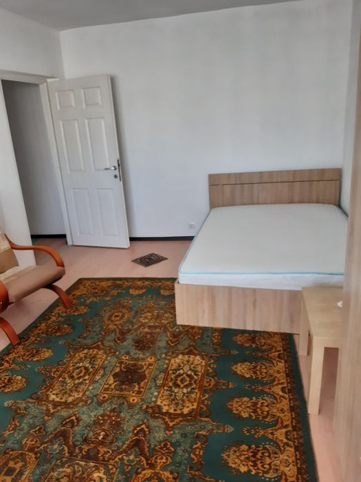 Închiriez apartament 2 camere decomandat