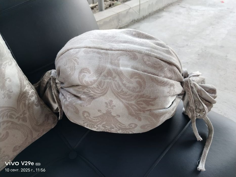 Продам подушки 6 шт