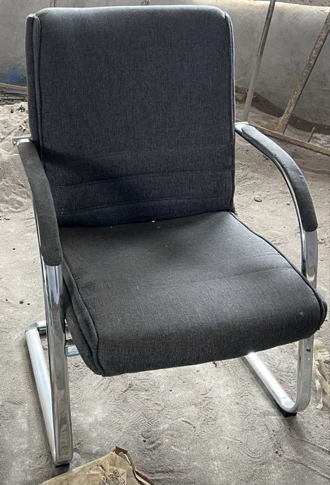 Kreslo va izo stullar bor arzon nargda