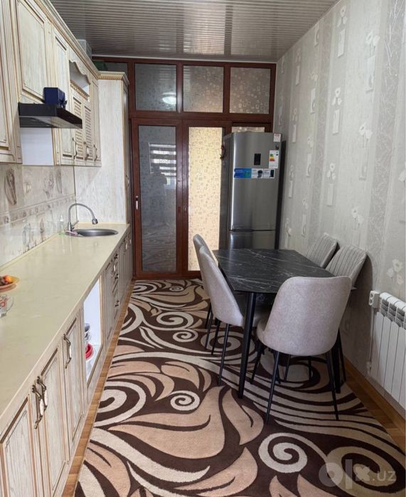 Сдается 3 х ком Дружба Народоа. Кафе Райхон