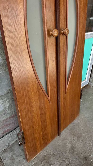 Продам двери двустворчатые