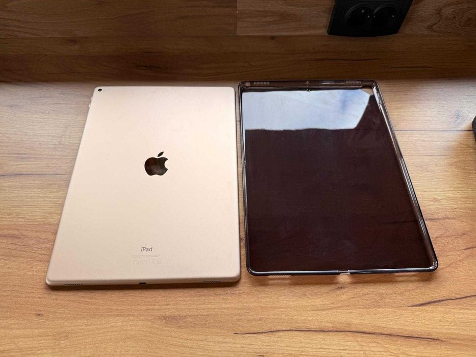 iPad Pro 12.9" 1st gen 32GB Gold + Apple Pen + зарядно и кейс