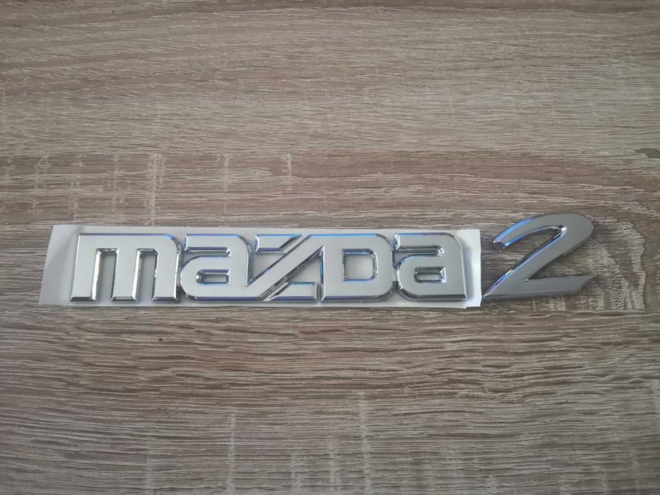 Сребрист надпис Mazda 2