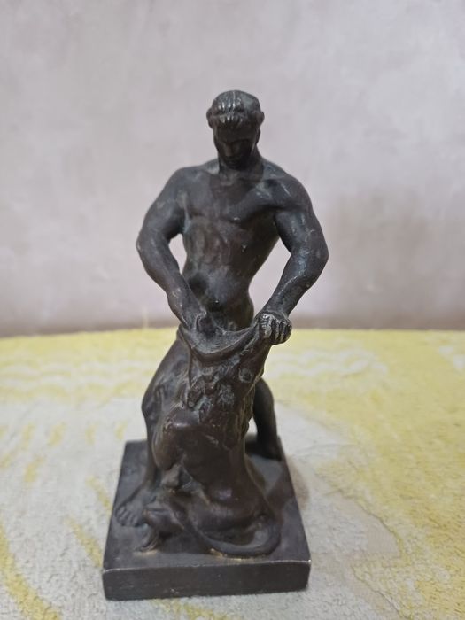 Продам статуэтки.