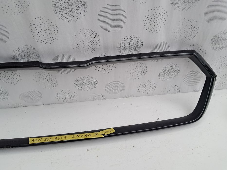 Грил решетка лайсна  Skoda ENYAQ
