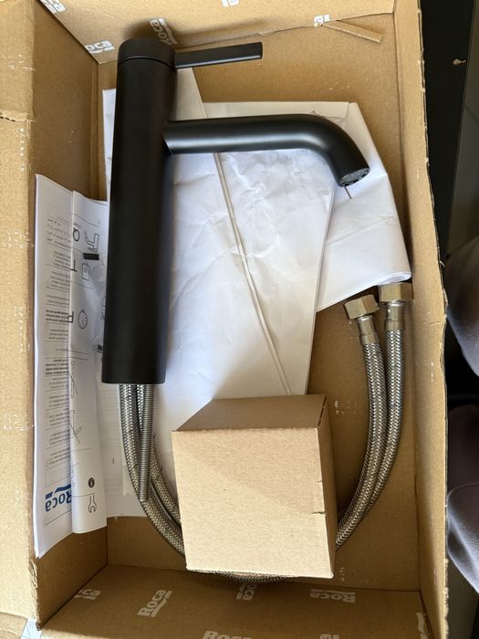 Чисто нов смесител Roca / черен мат