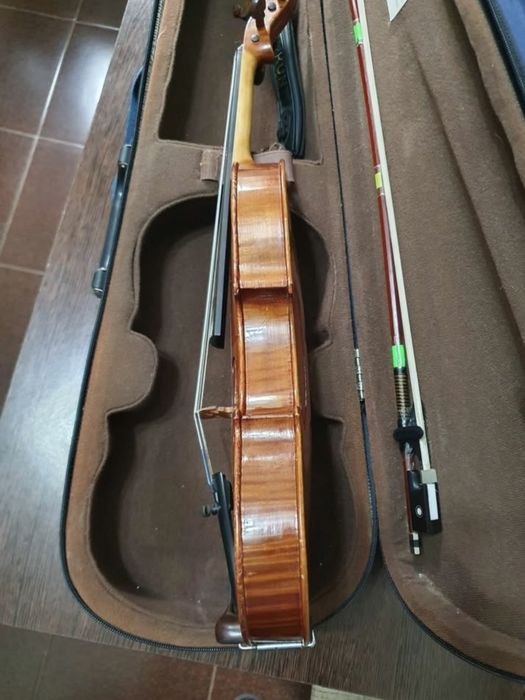 Vând vioară 2/4 Sandra wargsstt Ldt