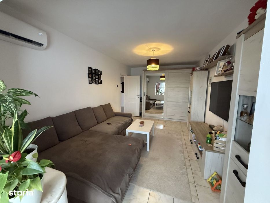 Apartament cu 3 camere, decomandat - Lipovei