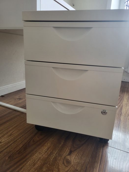 Железная тумбочка из IKEA