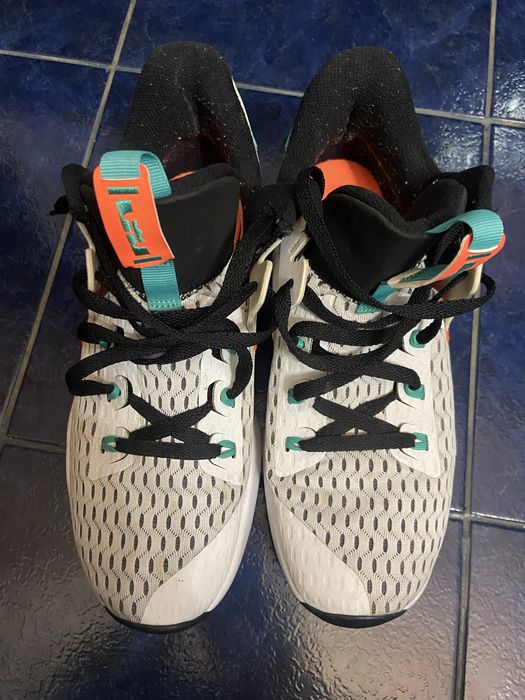 Nike LeBrone de vanzare