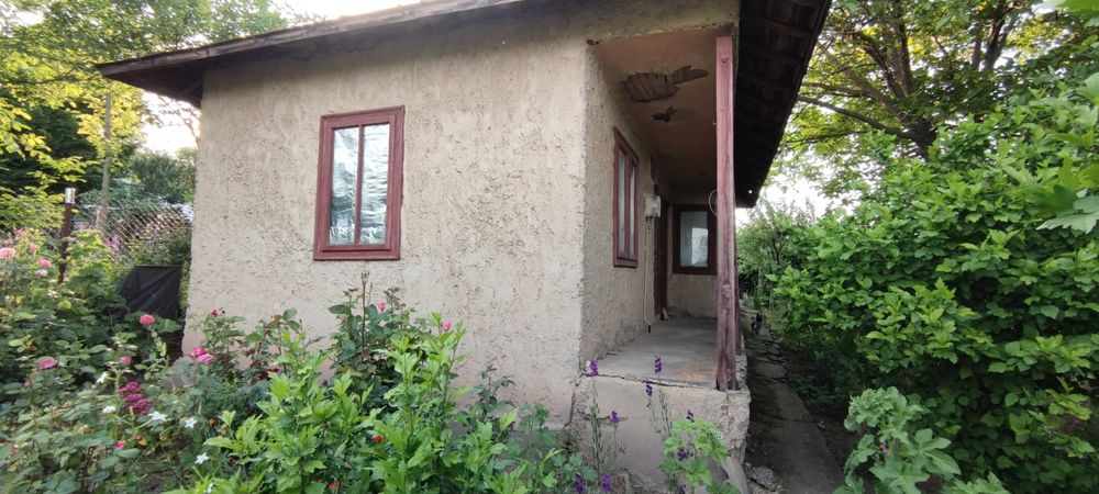 Casa bătrânească și teren de vânzare Gogoșari judetul Giurgiu