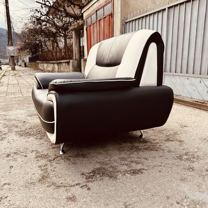 Луксозен фотьойл от естествена кожа – модерен черно-бял дизайн