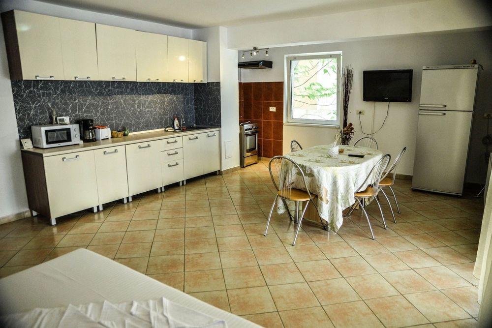 Apartament cu 3 camere de vânzare  zona Vega Butoaie