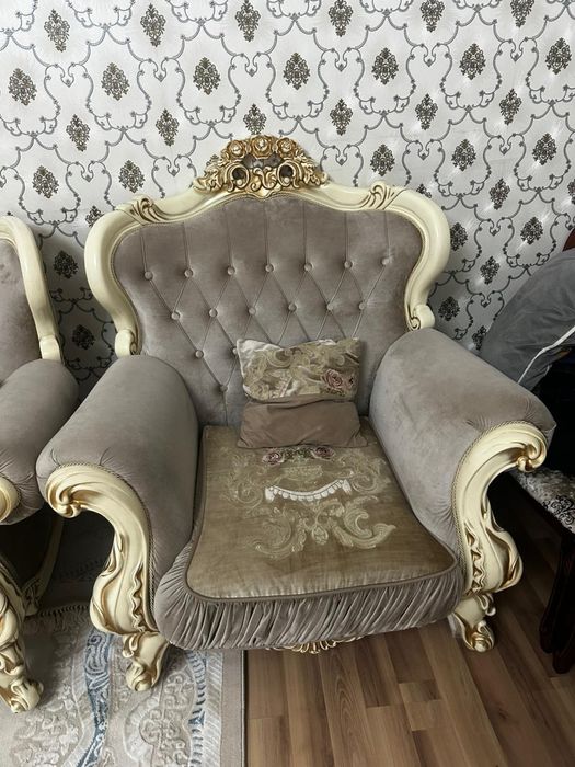 Продам диван и два кресла