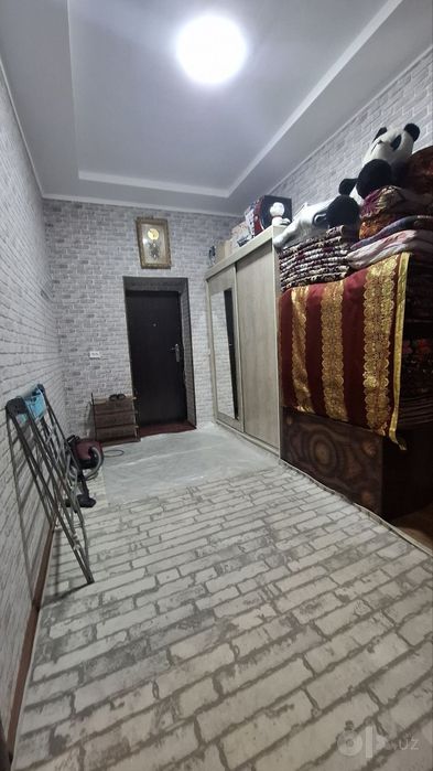 7-17  maktab oldida 10 mikrayon