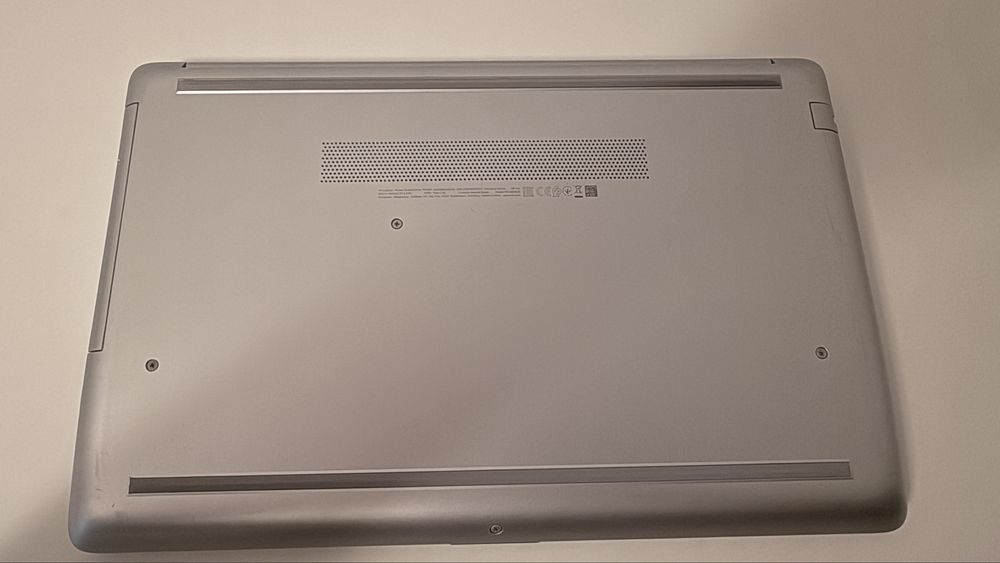Laptop HP 15-da0134nq - pentru piese (ecran spart)