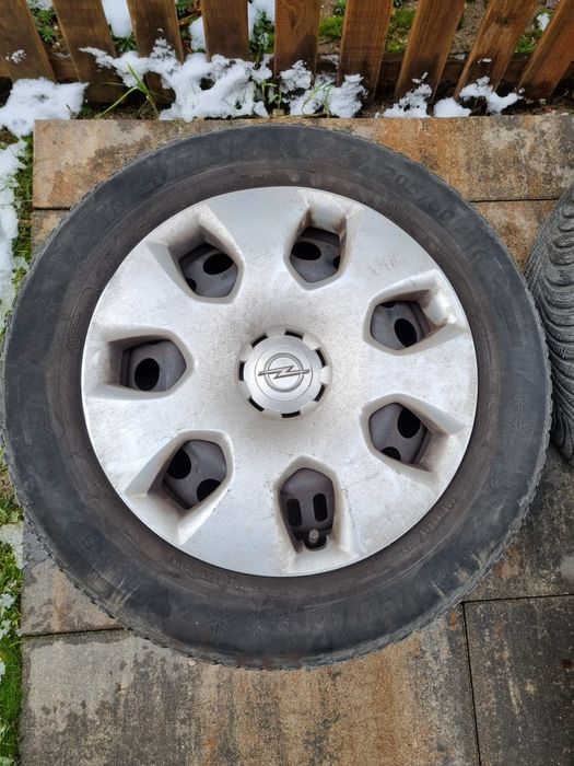 Roti iarna Opel Astra J 205 60 16 cu capace originale
