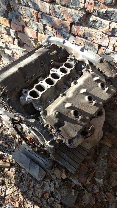 Двс ниссан Максима 3.0 vq30 мотор стучит. Других нет запчастей.