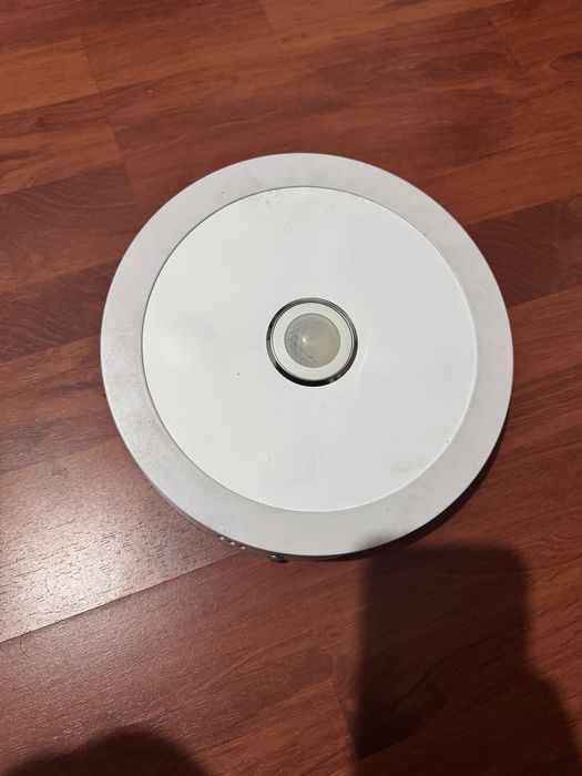 Plafoniera cu senzor de miscare