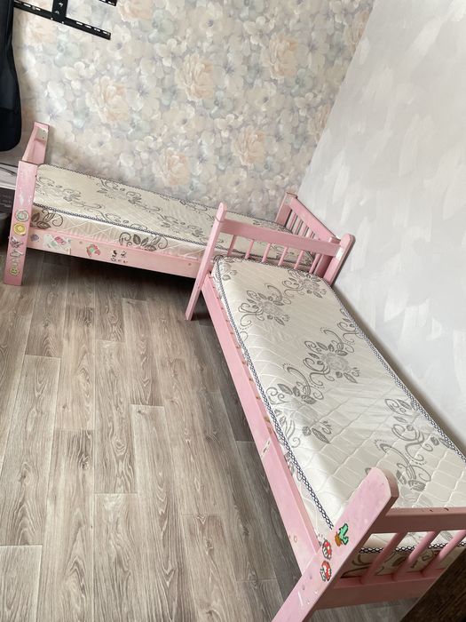 Продам кровати детские с матрасами