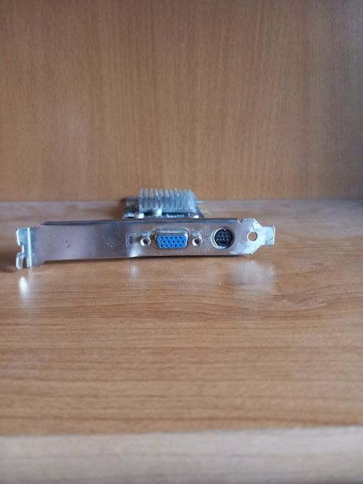 Vand placa video veche pt pc vechi