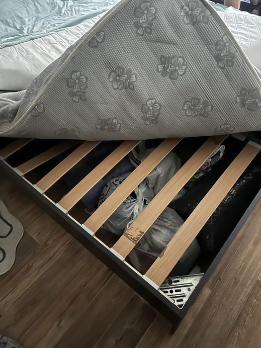 Кровать двуспальная