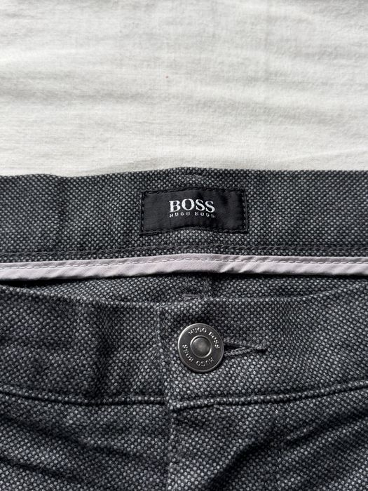 Hugo Boss.pantaloni pentru bărbați,măr.L