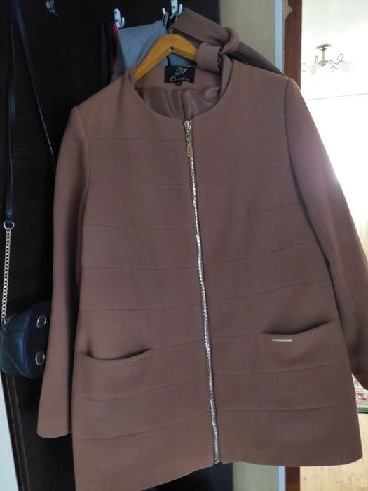 Продам пальто осень и весна.