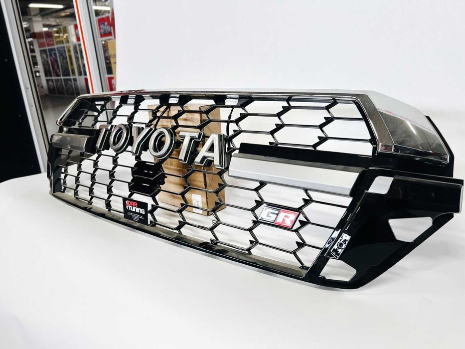 Решетка радиатора на Land Cruiser 200