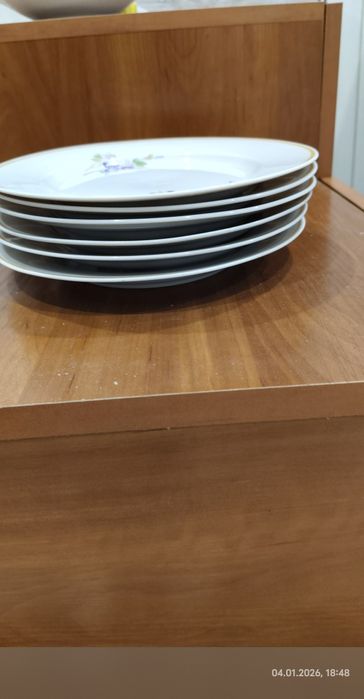 Посуда тарелки маленькие.