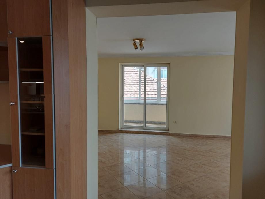 Дава се под наем Офис в София, Оборище - 146 кв.м за 996.03 € - Снимка #3